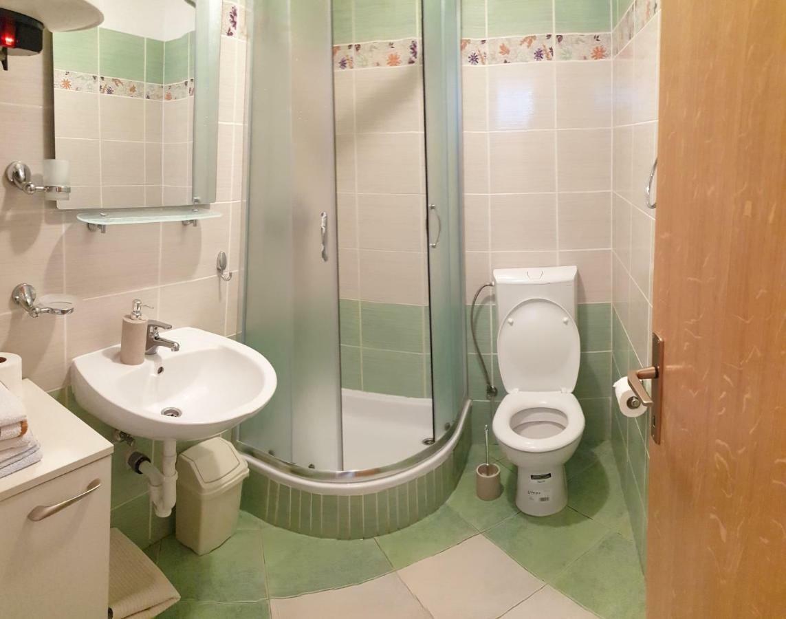 Apartments Andelic Свети свети Филип и Яков Екстериор снимка
